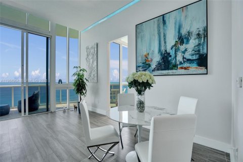 Condominio en venta en Sunny Isles Beach, Florida, 3 dormitorios, 257.15 m2 № 2027073 - foto 9