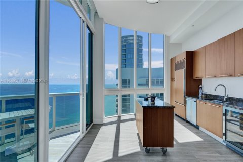 Condominio en venta en Sunny Isles Beach, Florida, 3 dormitorios, 257.15 m2 № 2027073 - foto 13
