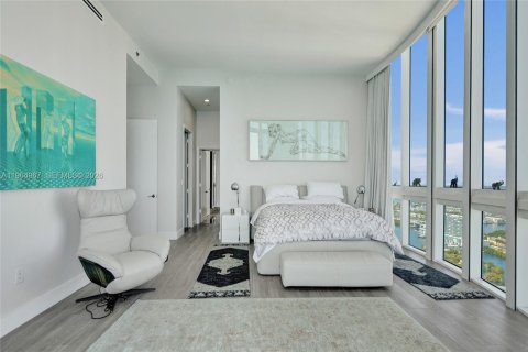 Condominio en venta en Sunny Isles Beach, Florida, 3 dormitorios, 257.15 m2 № 2027073 - foto 21