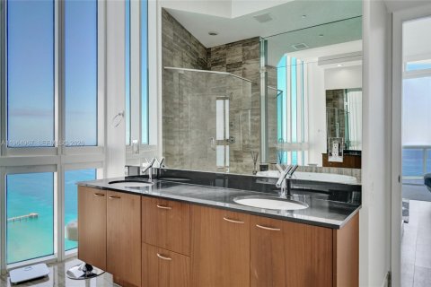 Condominio en venta en Sunny Isles Beach, Florida, 3 dormitorios, 257.15 m2 № 2027073 - foto 28