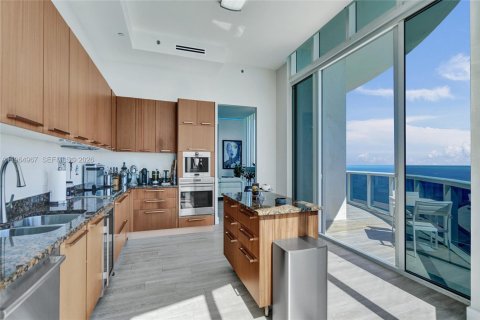 Condominio en venta en Sunny Isles Beach, Florida, 3 dormitorios, 257.15 m2 № 2027073 - foto 16