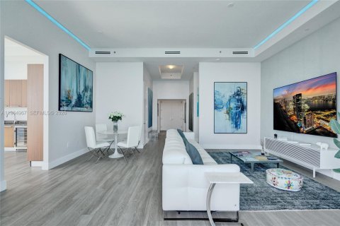 Condominio en venta en Sunny Isles Beach, Florida, 3 dormitorios, 257.15 m2 № 2027073 - foto 5