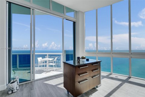 Condominio en venta en Sunny Isles Beach, Florida, 3 dormitorios, 257.15 m2 № 2027073 - foto 18