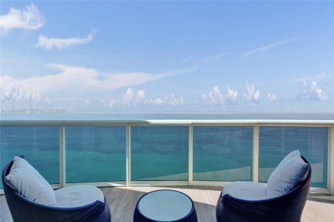 Condominio en venta en Sunny Isles Beach, Florida, 3 dormitorios, 257.15 m2 № 2027073 - foto 3