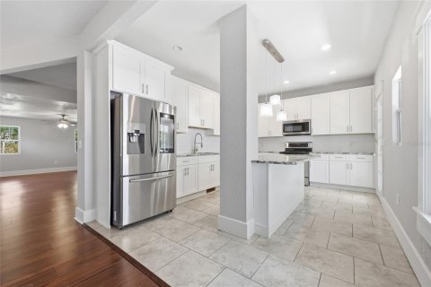 Villa ou maison à vendre à Lake Alfred, Floride: 4 chambres, 316.24 m2 № 2224648 - photo 15