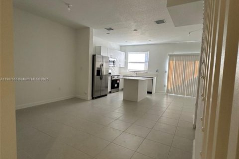 Touwnhouse à louer à Miami, Floride: 3 chambres, 123.93 m2 № 1964264 - photo 22