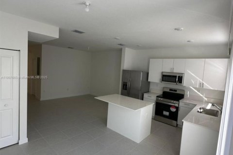 Touwnhouse à louer à Miami, Floride: 3 chambres, 123.93 m2 № 1964264 - photo 12