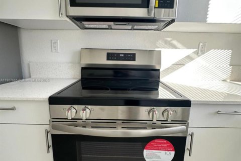 Touwnhouse à louer à Miami, Floride: 3 chambres, 123.93 m2 № 1964264 - photo 11