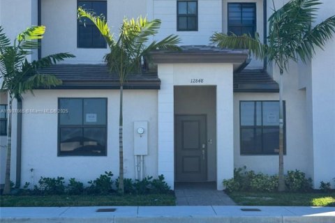 Touwnhouse à louer à Miami, Floride: 3 chambres, 123.93 m2 № 1964264 - photo 5