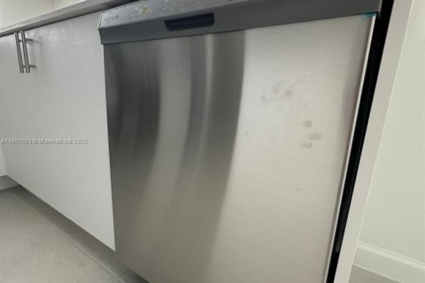 Touwnhouse à louer à Miami, Floride: 3 chambres, 123.93 m2 № 1964264 - photo 14