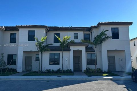 Touwnhouse à louer à Miami, Floride: 3 chambres, 123.93 m2 № 1964264 - photo 7