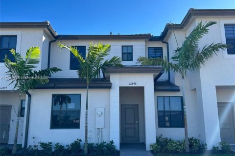 Touwnhouse à louer à Miami, Floride: 3 chambres, 123.93 m2 № 1964264 - photo 2