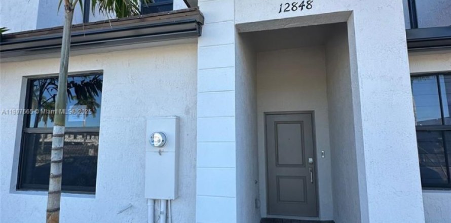 Touwnhouse à Miami, Floride 3 chambres, 123.93 m2 № 1964264