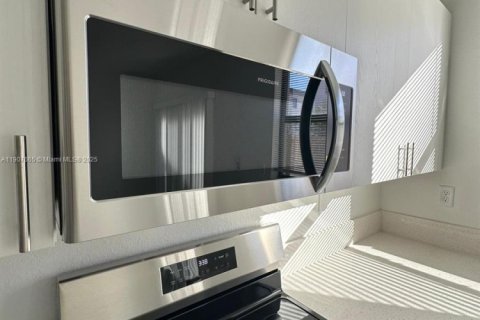 Touwnhouse à louer à Miami, Floride: 3 chambres, 123.93 m2 № 1964264 - photo 17