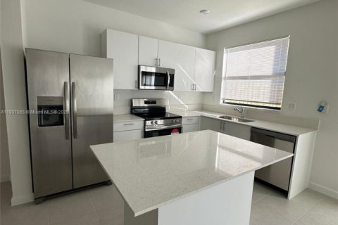 Touwnhouse à louer à Miami, Floride: 3 chambres, 123.93 m2 № 1964264 - photo 13