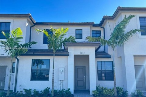 Touwnhouse à louer à Miami, Floride: 3 chambres, 123.93 m2 № 1964264 - photo 4