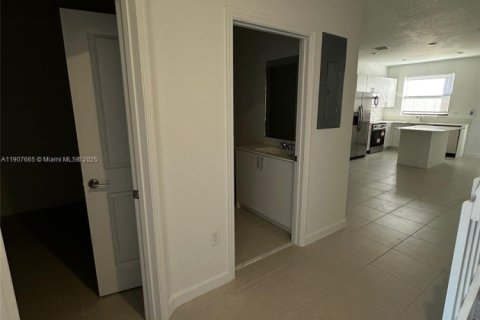 Touwnhouse à louer à Miami, Floride: 3 chambres, 123.93 m2 № 1964264 - photo 9