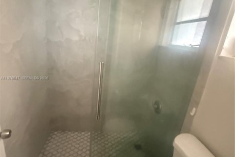 Condo in Miami, Florida, 2 bedrooms  № 2040533 - photo 18