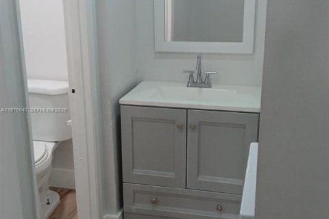 Condo in Miami, Florida, 2 bedrooms  № 2040533 - photo 19