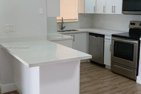 Condo in Miami, Florida, 2 bedrooms  № 2040533