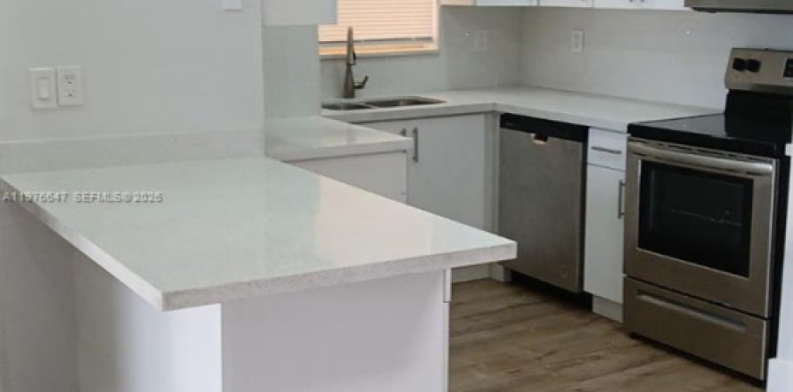 Condo in Miami, Florida, 2 bedrooms  № 2040533