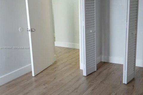 Condo in Miami, Florida, 2 bedrooms  № 2040533 - photo 9