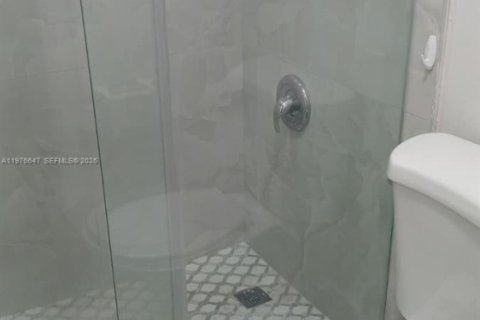 Condo in Miami, Florida, 2 bedrooms  № 2040533 - photo 17