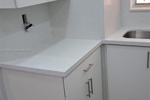 Condo in Miami, Florida, 2 bedrooms  № 2040533 - photo 6