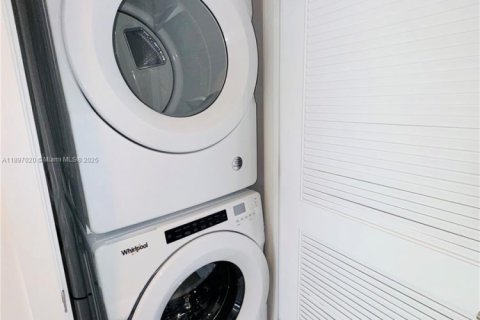 Снять в аренду кондоминиум в Майами, Флорида 34.75м2, № 1952916 - фото 22