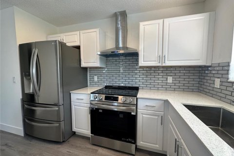 House in Palm Bay, Florida 3 bedrooms, 113.43 sq.m. № 1821076 - photo 7