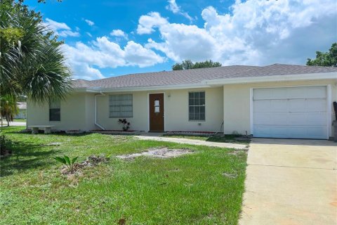 House in Palm Bay, Florida 3 bedrooms, 113.43 sq.m. № 1821076 - photo 1