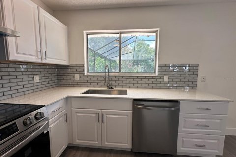 House in Palm Bay, Florida 3 bedrooms, 113.43 sq.m. № 1821076 - photo 8
