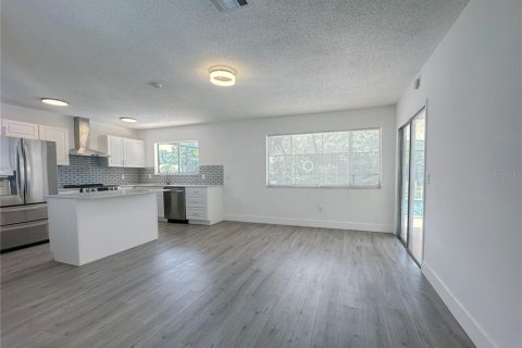 House in Palm Bay, Florida 3 bedrooms, 113.43 sq.m. № 1821076 - photo 6