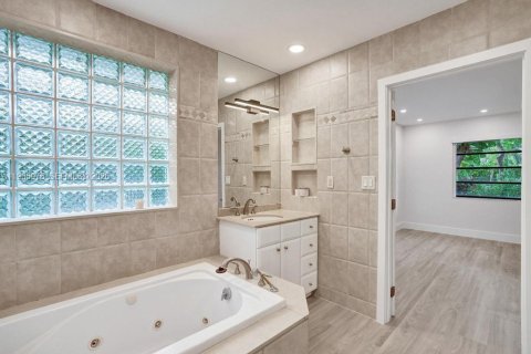 House in Miami, Florida 5 bedrooms, 266.54 sq.m. № 2028624 - photo 20