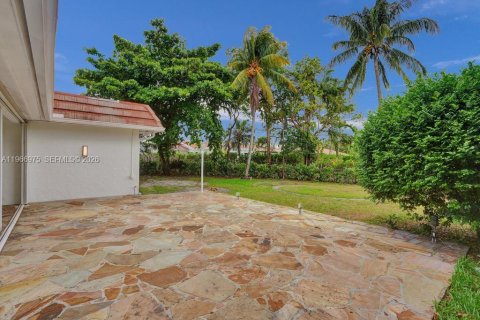 House in Miami, Florida 5 bedrooms, 266.54 sq.m. № 2028624 - photo 6