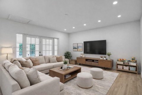 House in Miami, Florida 5 bedrooms, 266.54 sq.m. № 2028624 - photo 29