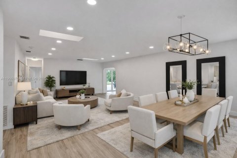 House in Miami, Florida 5 bedrooms, 266.54 sq.m. № 2028624 - photo 9