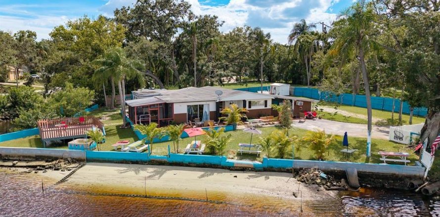 Casa en Tampa, Florida 4 dormitorios, 123.19 m2 № 1916116
