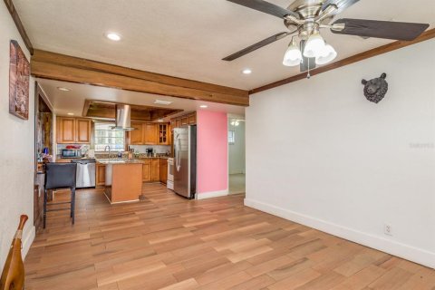 Casa en venta en Tampa, Florida, 4 dormitorios, 123.19 m2 № 1916116 - foto 6