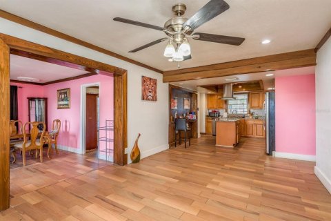 Casa en venta en Tampa, Florida, 4 dormitorios, 123.19 m2 № 1916116 - foto 5