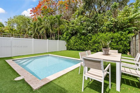 Touwnhouse à louer à Miami, Floride: 3 chambres, 244.8 m2 № 1996037 - photo 18