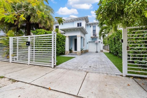 Touwnhouse à louer à Miami, Floride: 3 chambres, 244.8 m2 № 1996037 - photo 3