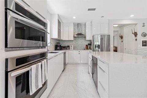 Touwnhouse à louer à Miami, Floride: 3 chambres, 244.8 m2 № 1996037 - photo 11