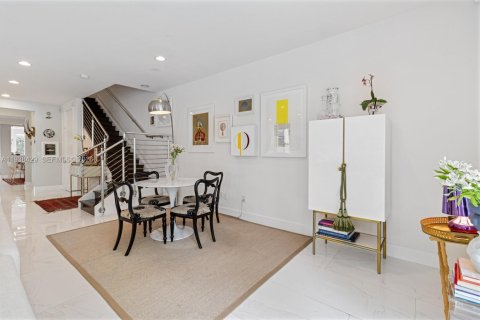 Touwnhouse à louer à Miami, Floride: 3 chambres, 244.8 m2 № 1996037 - photo 4