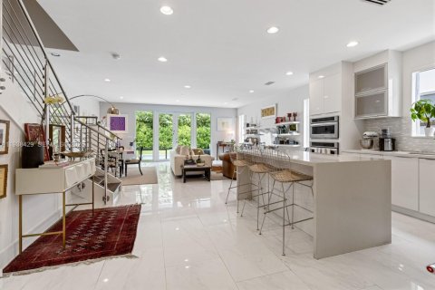 Touwnhouse à louer à Miami, Floride: 3 chambres, 244.8 m2 № 1996037 - photo 21