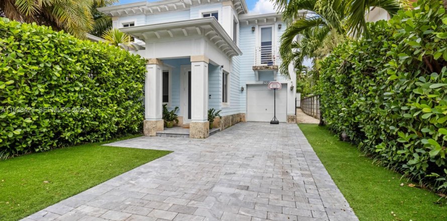 Touwnhouse à Miami, Floride 3 chambres, 244.8 m2 № 1996037