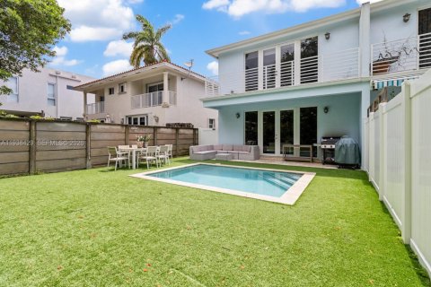 Touwnhouse à louer à Miami, Floride: 3 chambres, 244.8 m2 № 1996037 - photo 17