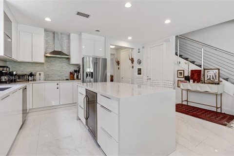 Touwnhouse à louer à Miami, Floride: 3 chambres, 244.8 m2 № 1996037 - photo 24