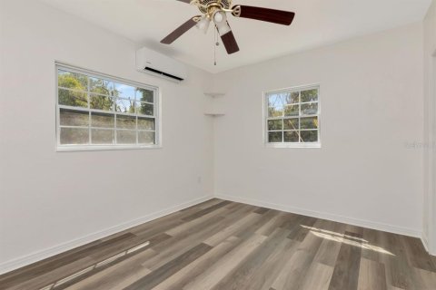 House in Saint Petersburg, Florida 3 bedrooms, 85.19 sq.m. № 2122811 - photo 13