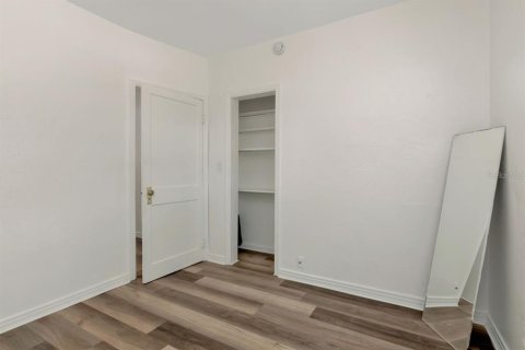 House in Saint Petersburg, Florida 3 bedrooms, 85.19 sq.m. № 2122811 - photo 17